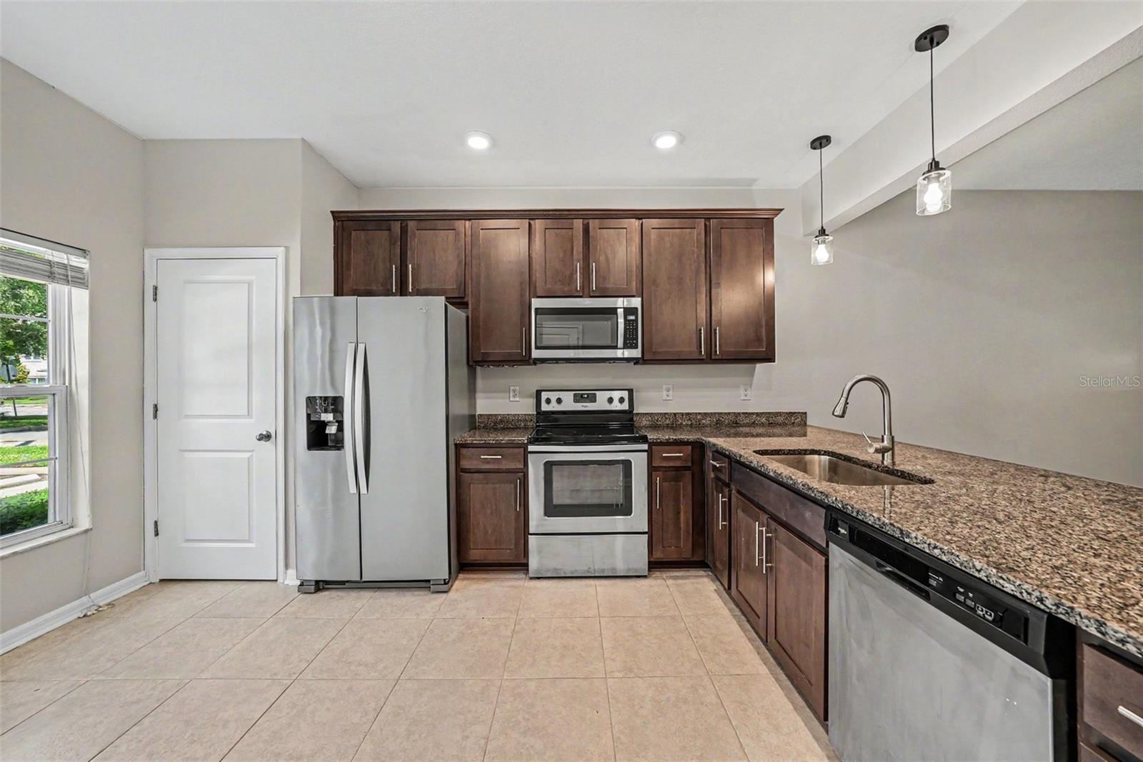 1124 HILLHURST DR, WESLEY CHAPEL, FL, 33543