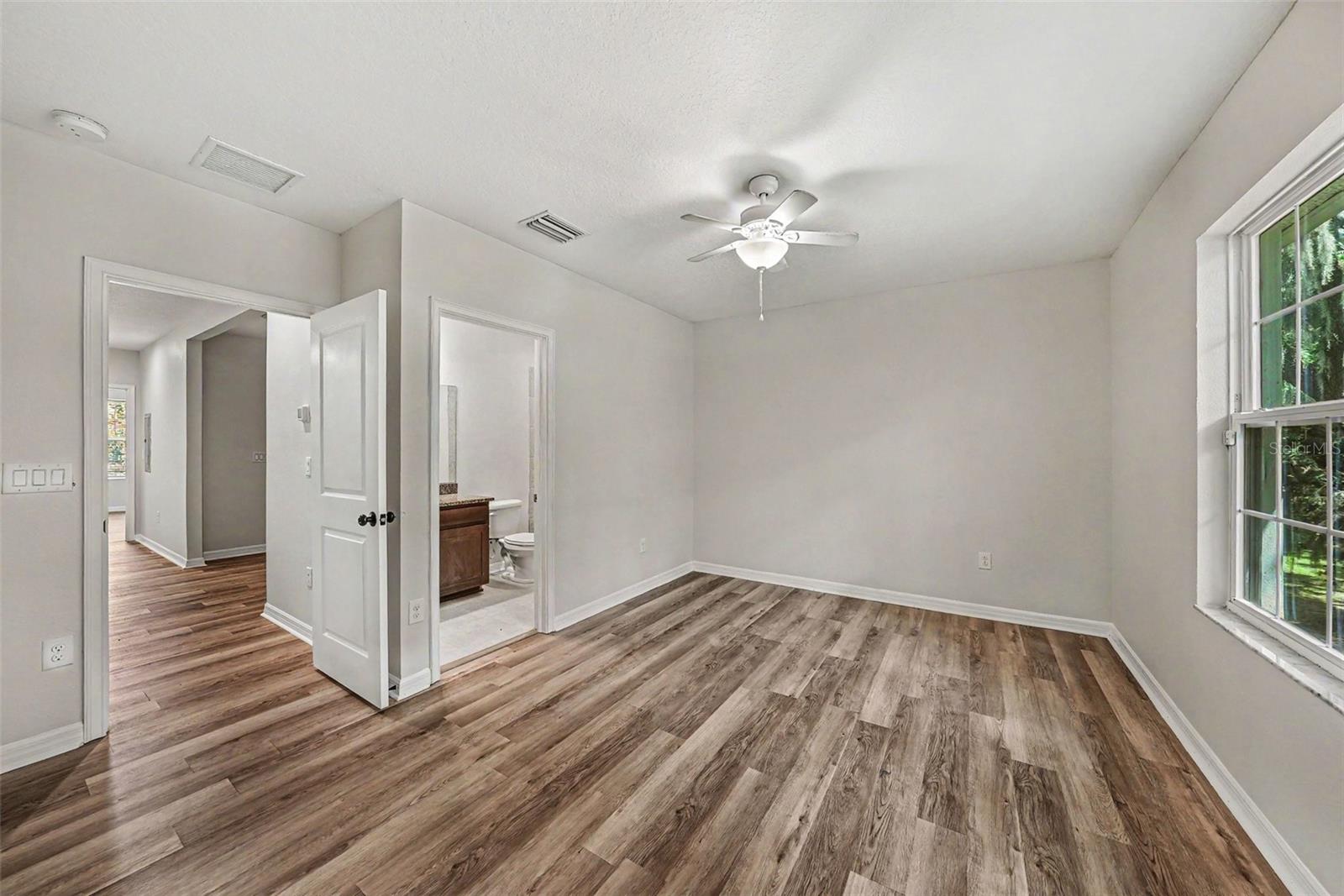 1124 HILLHURST DR, WESLEY CHAPEL, FL, 33543