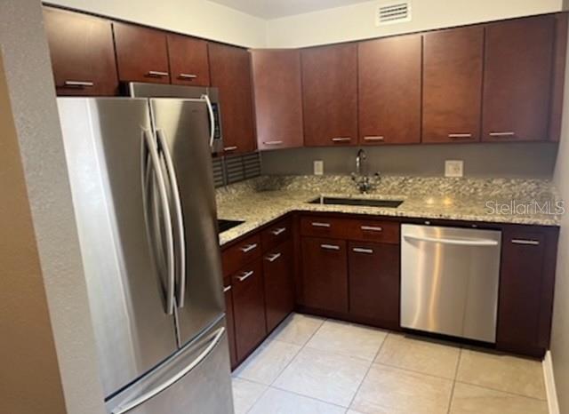 11801 RAINTREE LAKE LN #B, TAMPA, FL, 33617