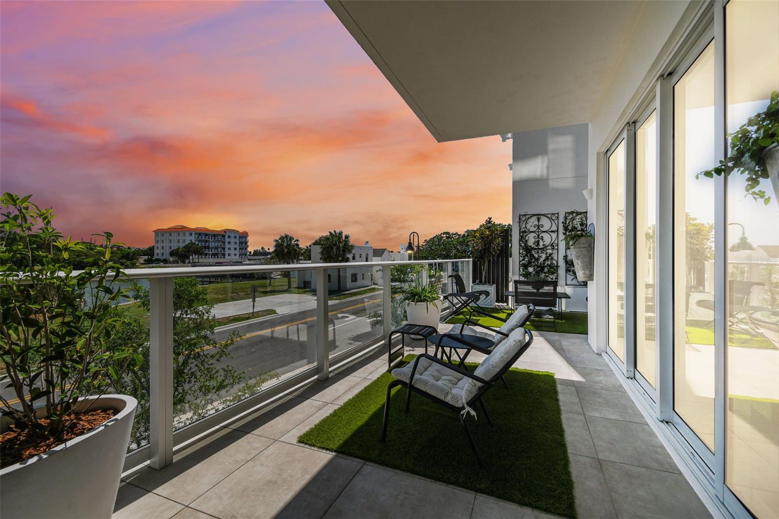 1020 SUNSET POINT RD #111, CLEARWATER, FL, 33755