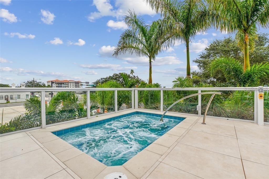 1020 SUNSET POINT RD #111, CLEARWATER, FL, 33755
