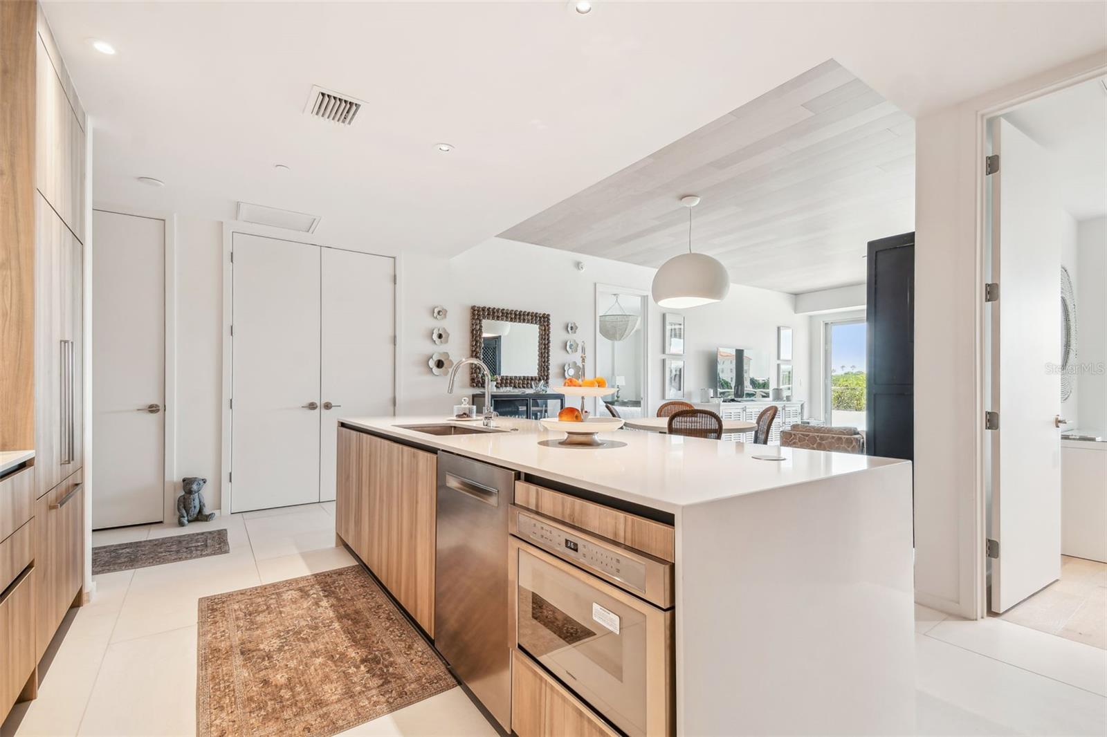1020 SUNSET POINT RD #111, CLEARWATER, FL, 33755