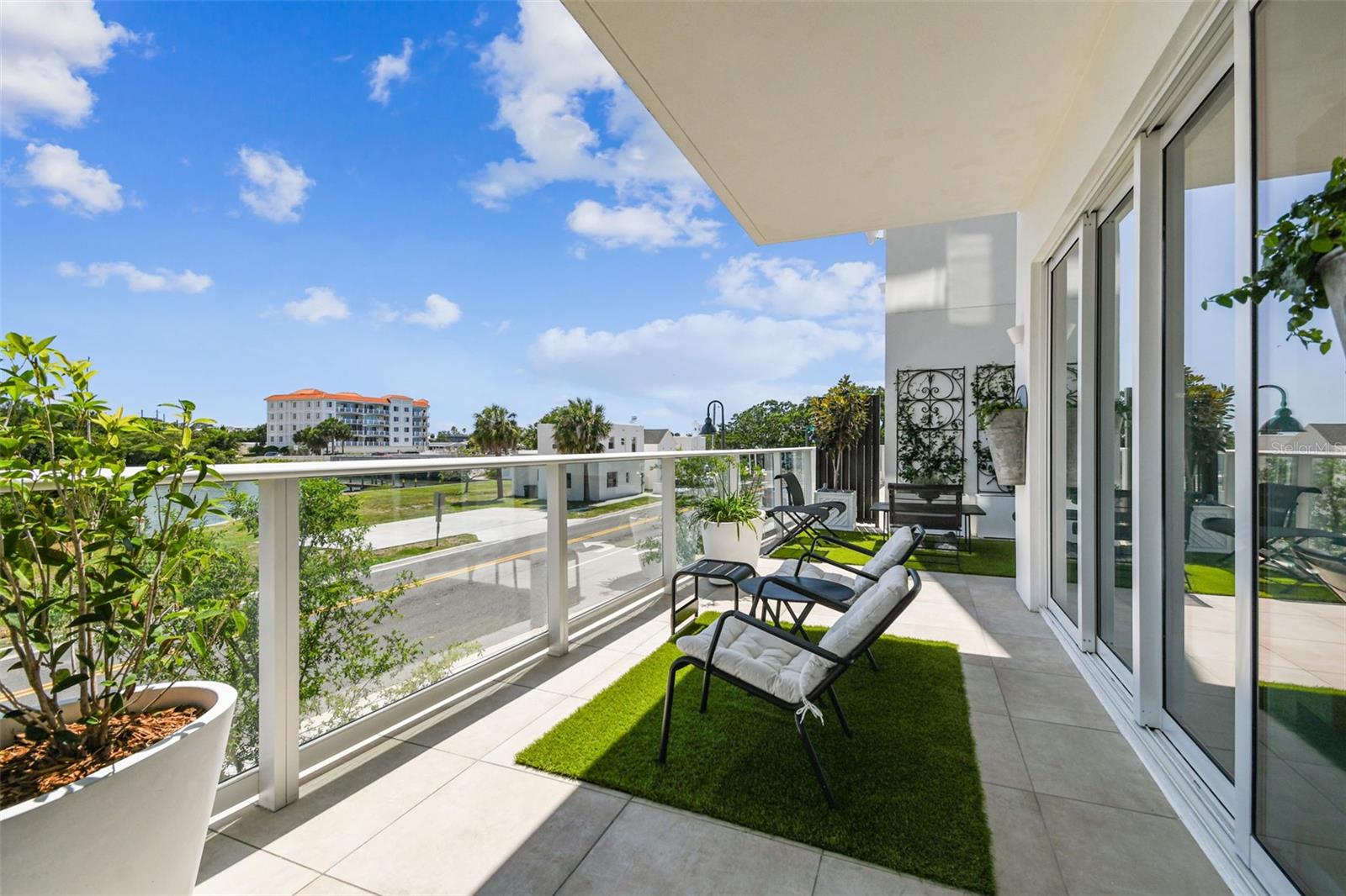 1020 SUNSET POINT RD #111, CLEARWATER, FL, 33755