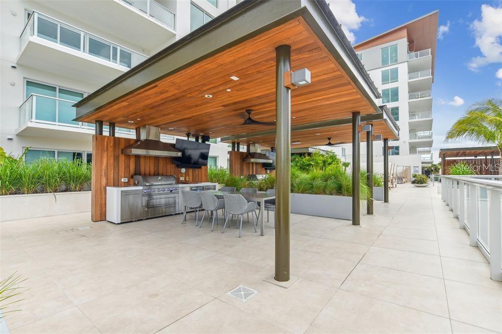 1020 SUNSET POINT RD #111, CLEARWATER, FL, 33755