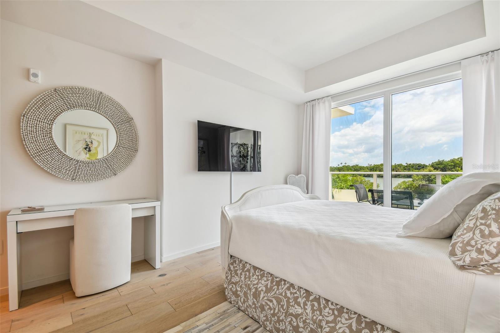 1020 SUNSET POINT RD #111, CLEARWATER, FL, 33755