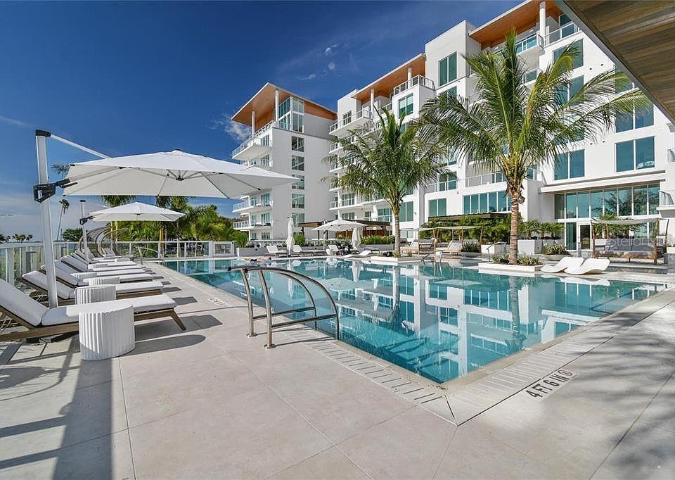1020 SUNSET POINT RD #111, CLEARWATER, FL, 33755