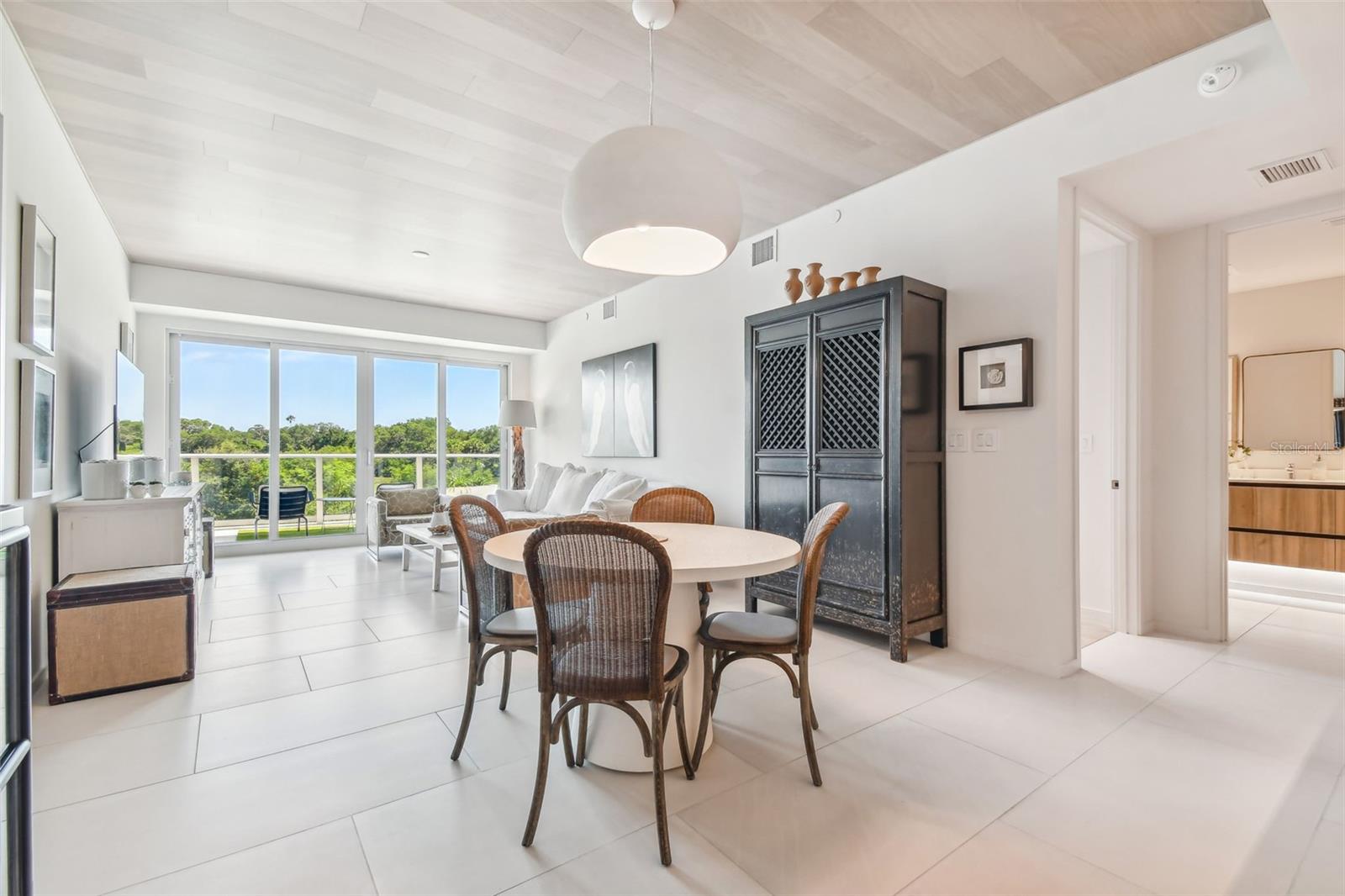 1020 SUNSET POINT RD #111, CLEARWATER, FL, 33755