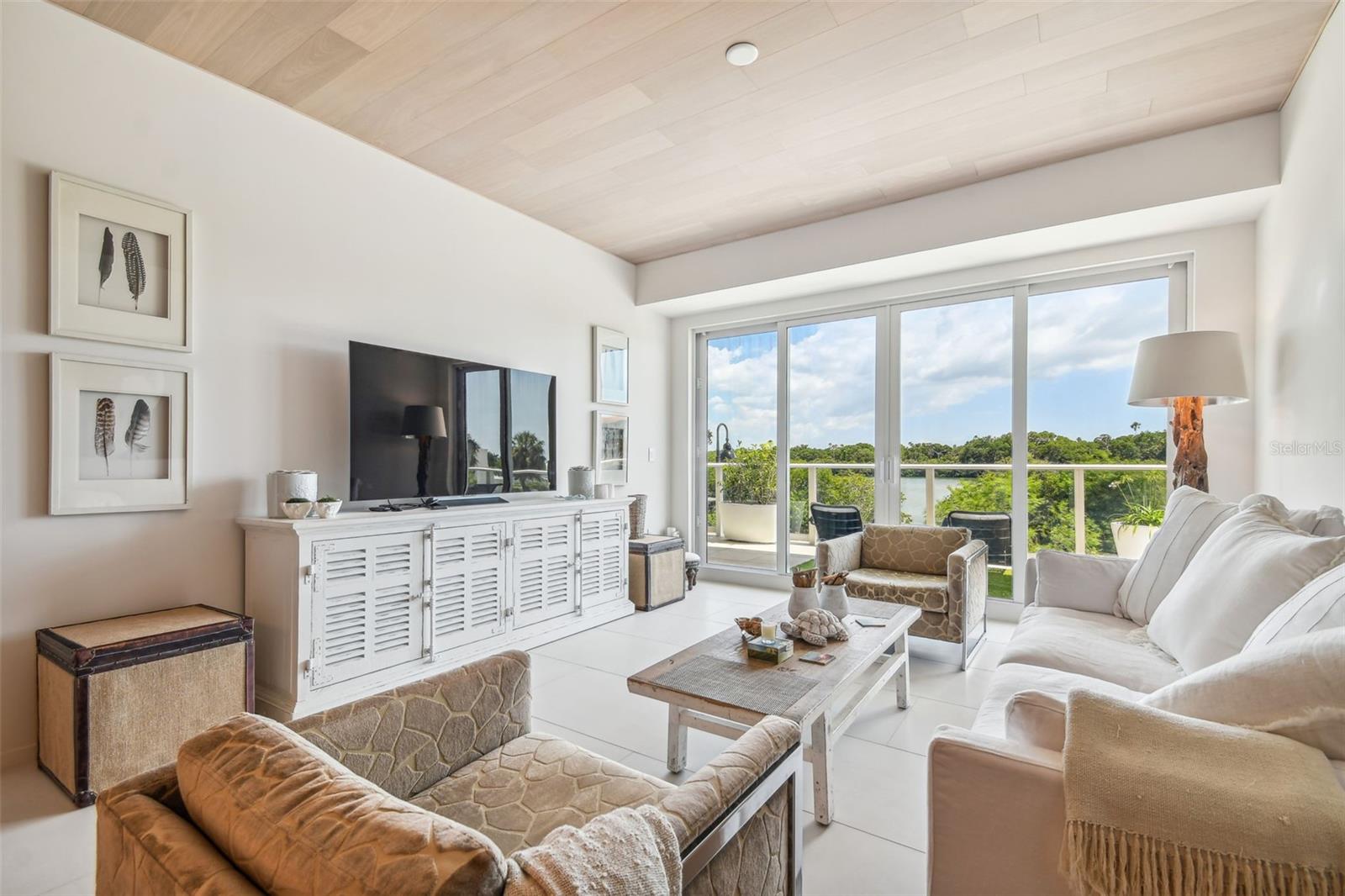 1020 SUNSET POINT RD #111, CLEARWATER, FL, 33755