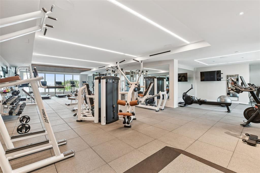 1020 SUNSET POINT RD #111, CLEARWATER, FL, 33755