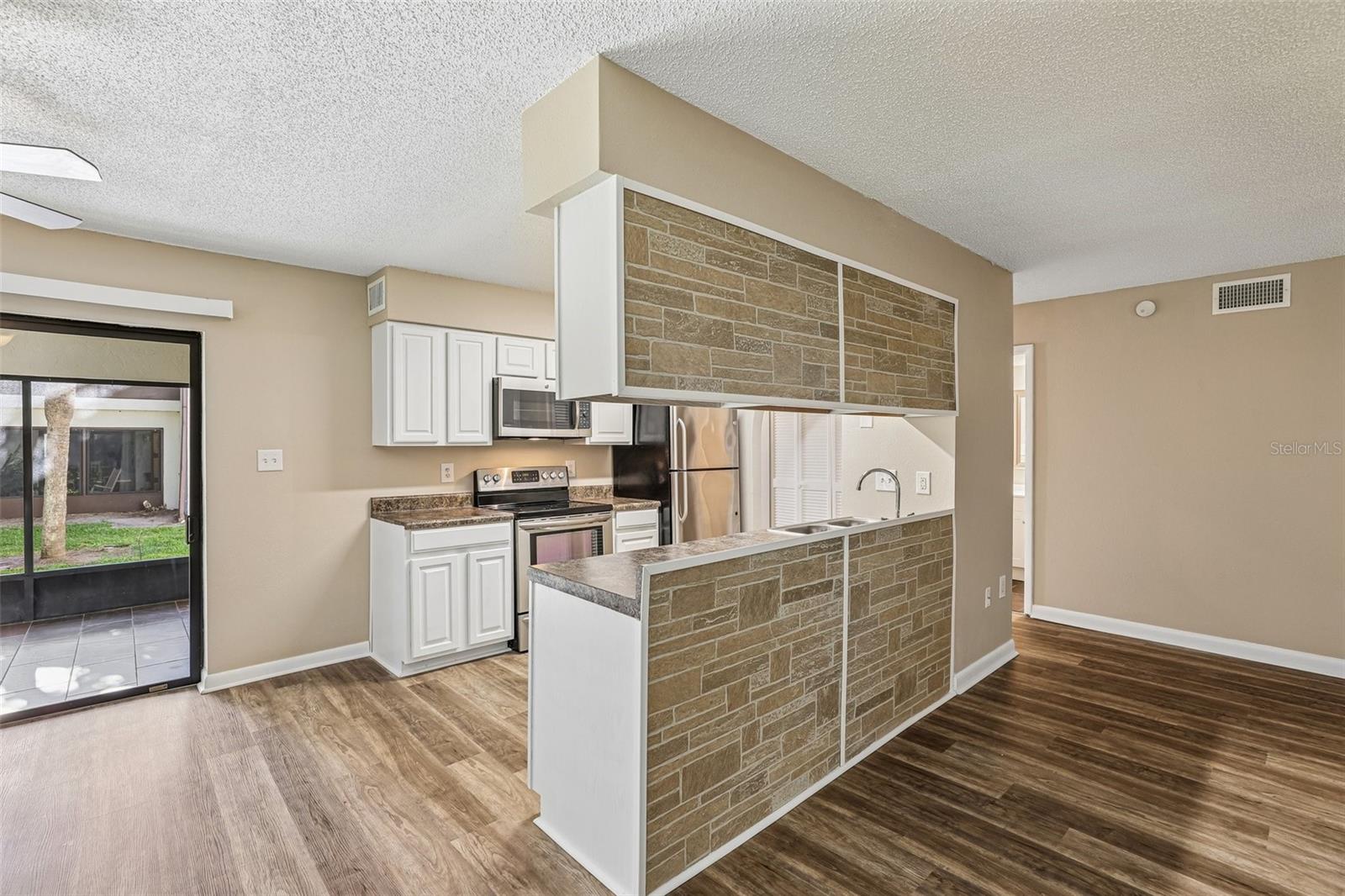 100 E OAK TERRACE DR #D2, LEESBURG, FL, 34748