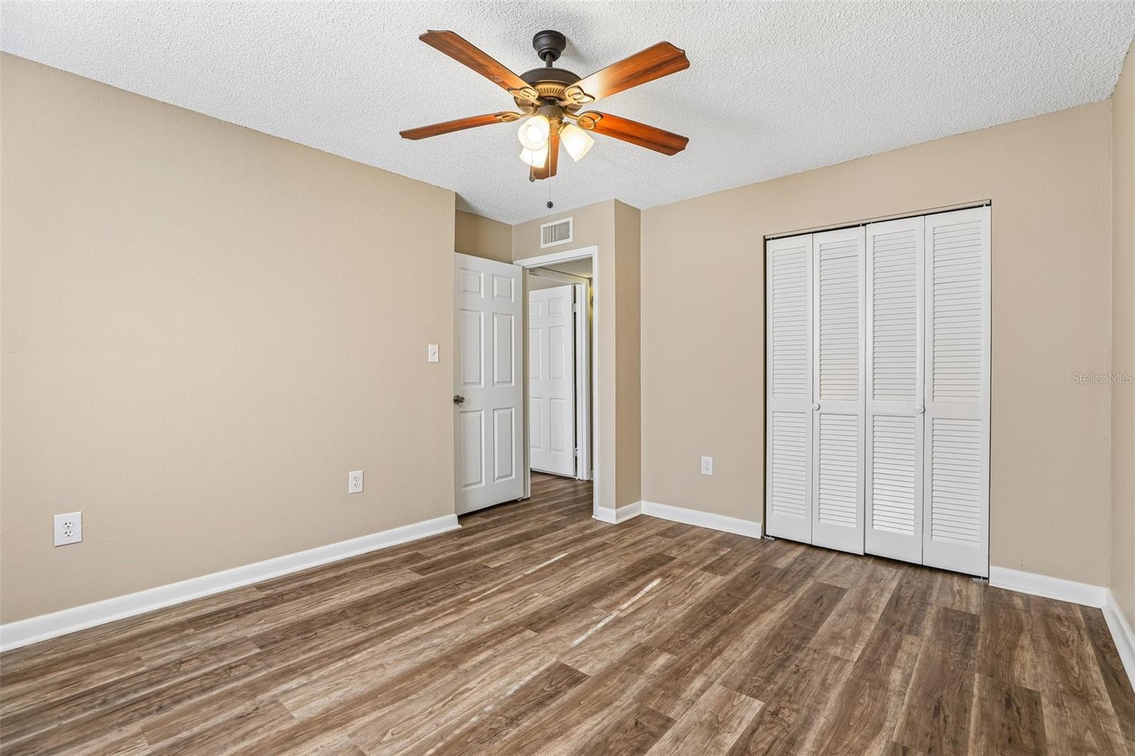 100 E OAK TERRACE DR #D2, LEESBURG, FL, 34748