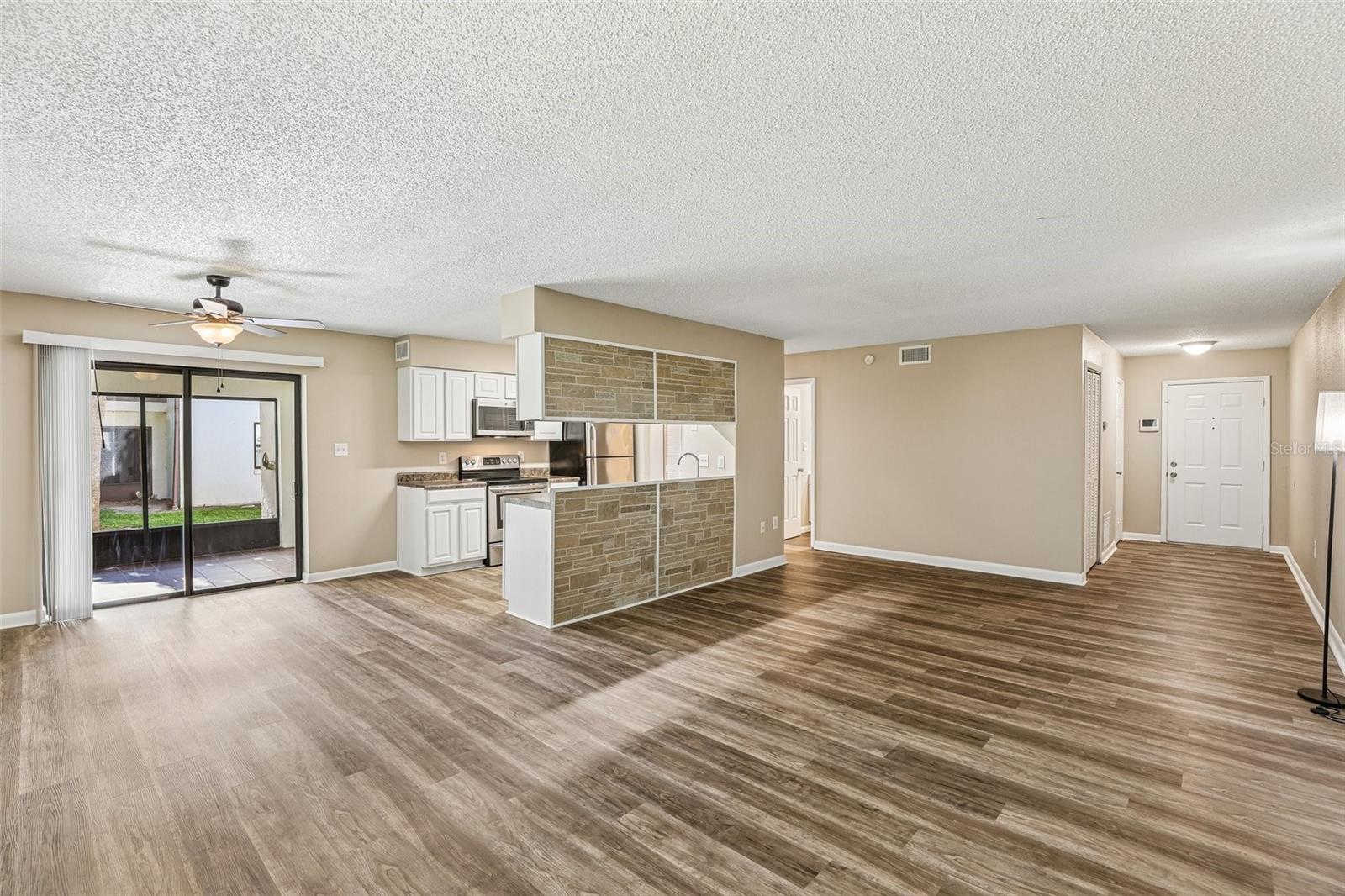 100 E OAK TERRACE DR #D2, LEESBURG, FL, 34748