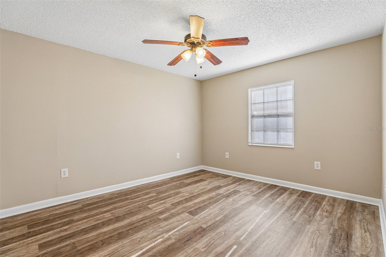 100 E OAK TERRACE DR #D2, LEESBURG, FL, 34748
