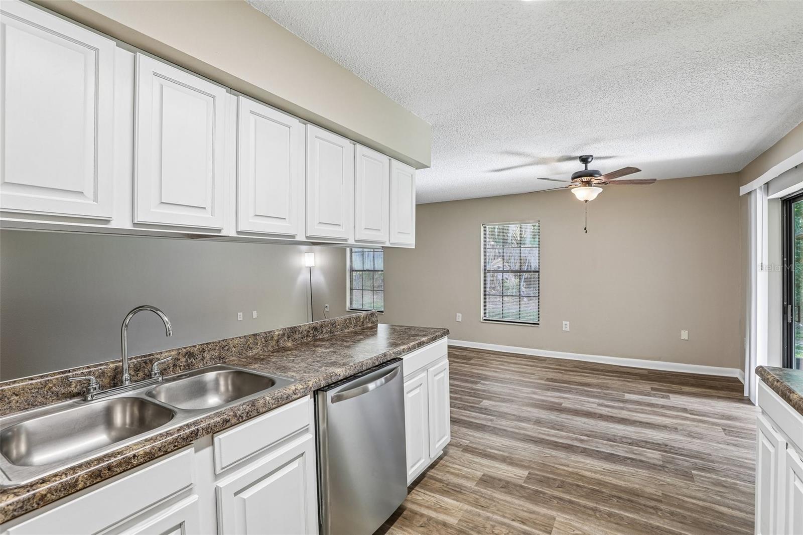 100 E OAK TERRACE DR #D2, LEESBURG, FL, 34748