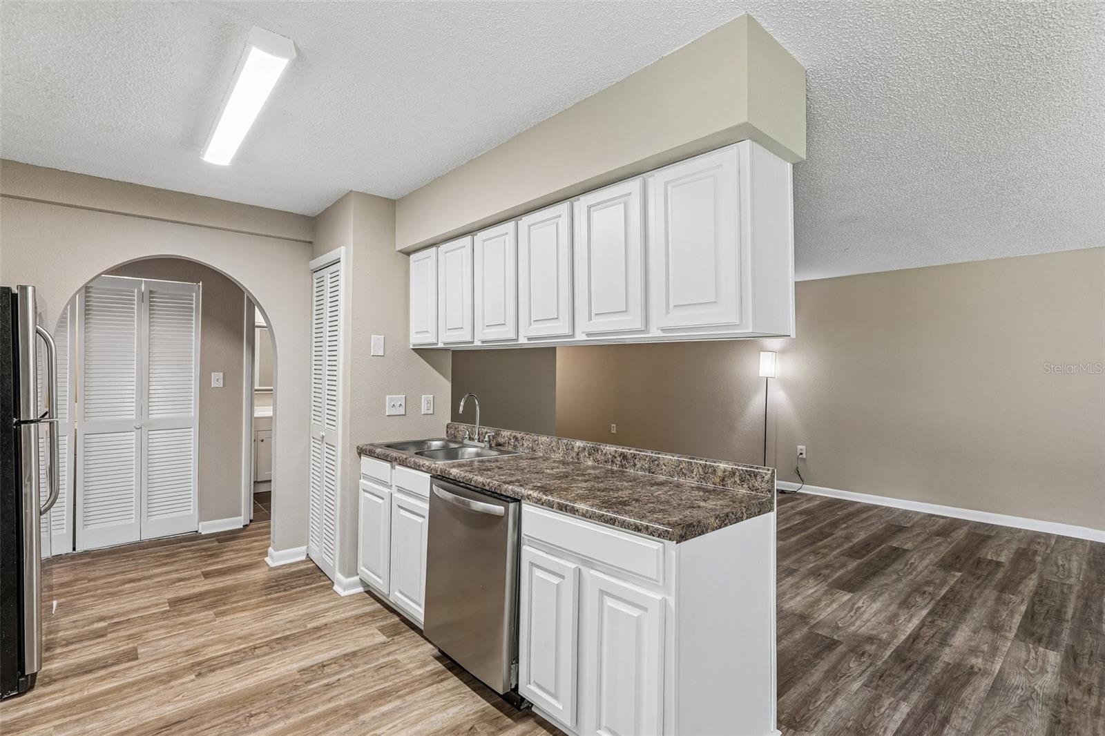 100 E OAK TERRACE DR #D2, LEESBURG, FL, 34748