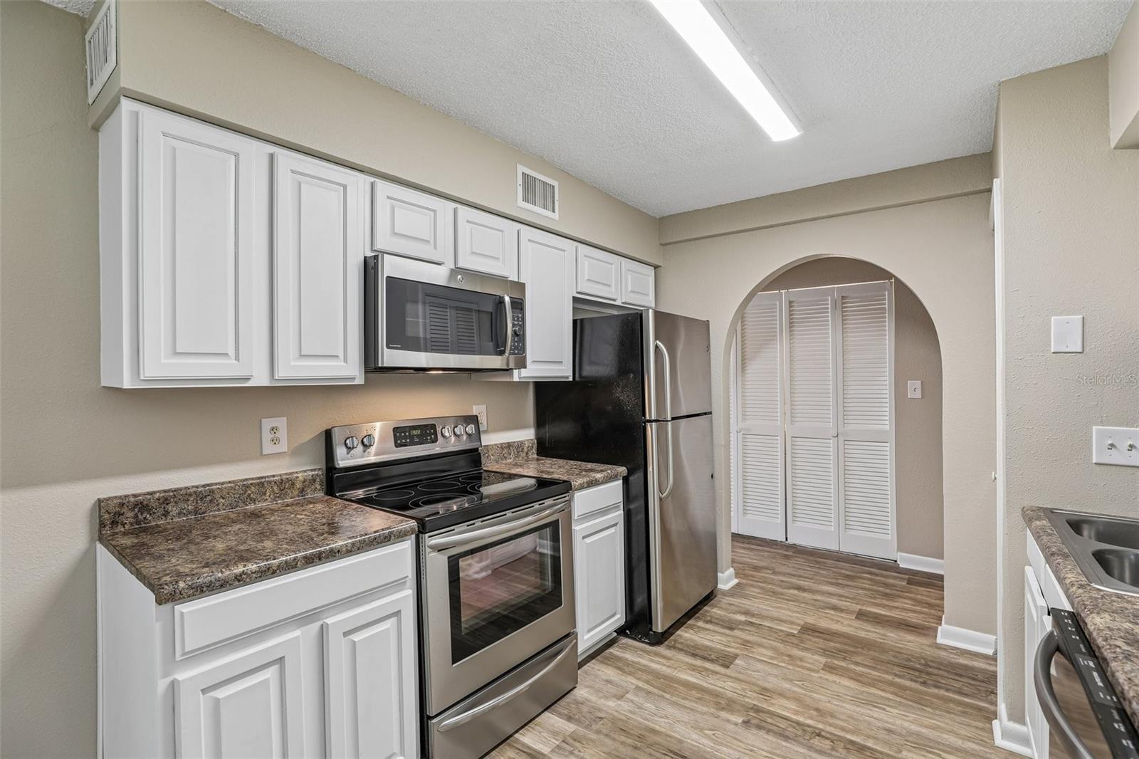 100 E OAK TERRACE DR #D2, LEESBURG, FL, 34748