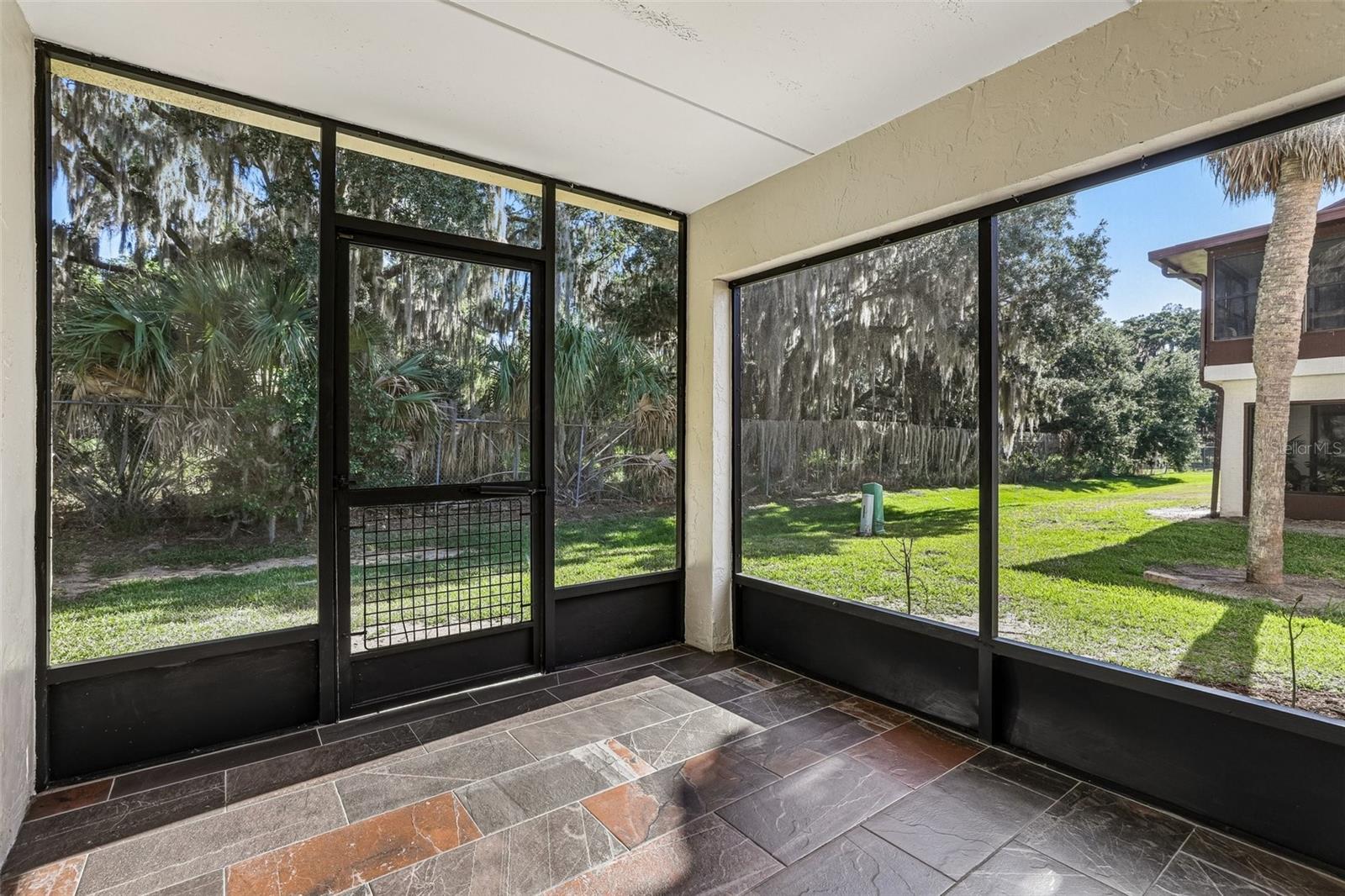 100 E OAK TERRACE DR #D2, LEESBURG, FL, 34748