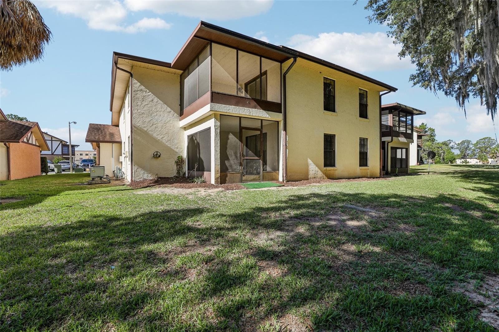 100 E OAK TERRACE DR #D2, LEESBURG, FL, 34748