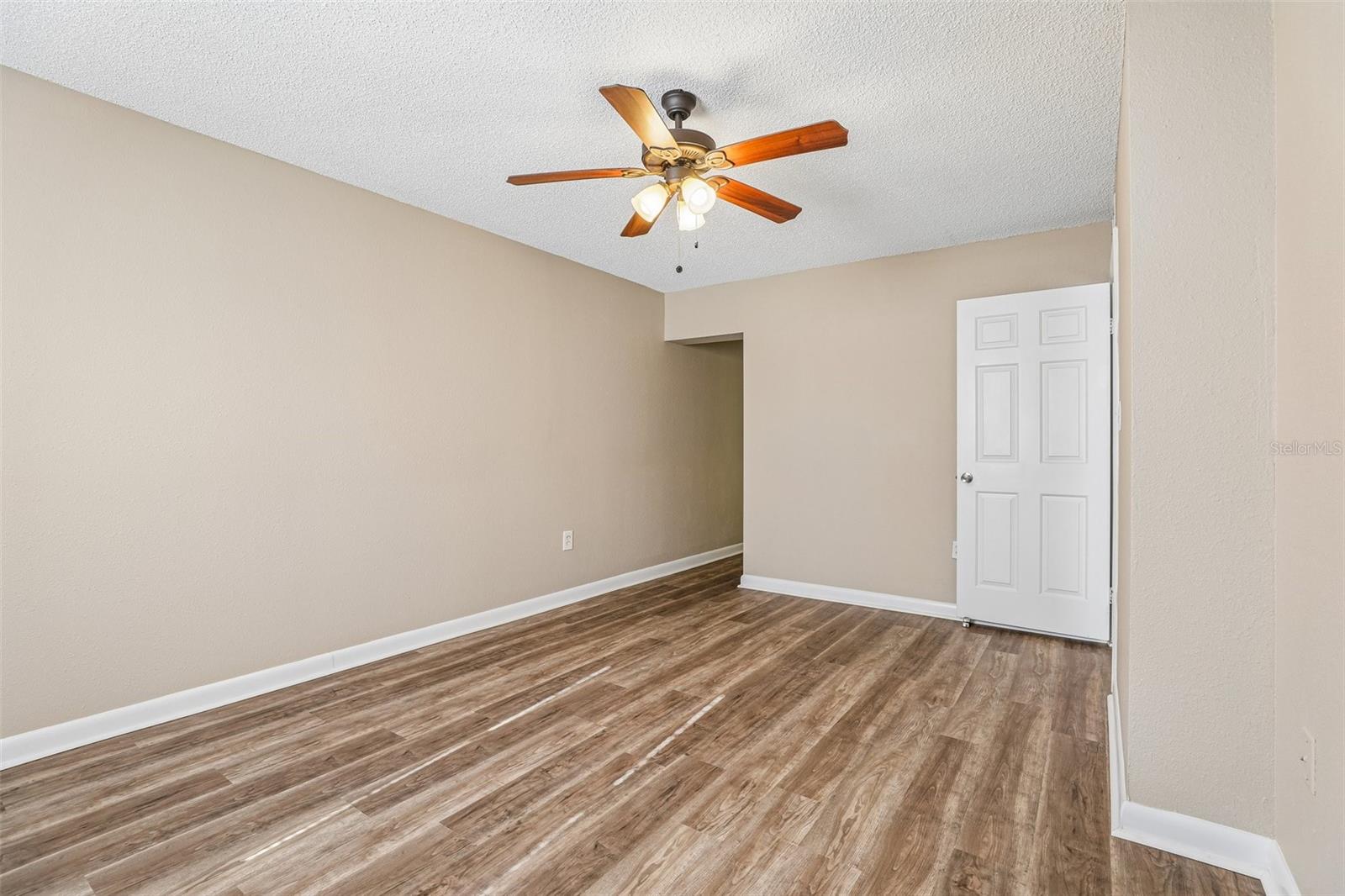 100 E OAK TERRACE DR #D2, LEESBURG, FL, 34748