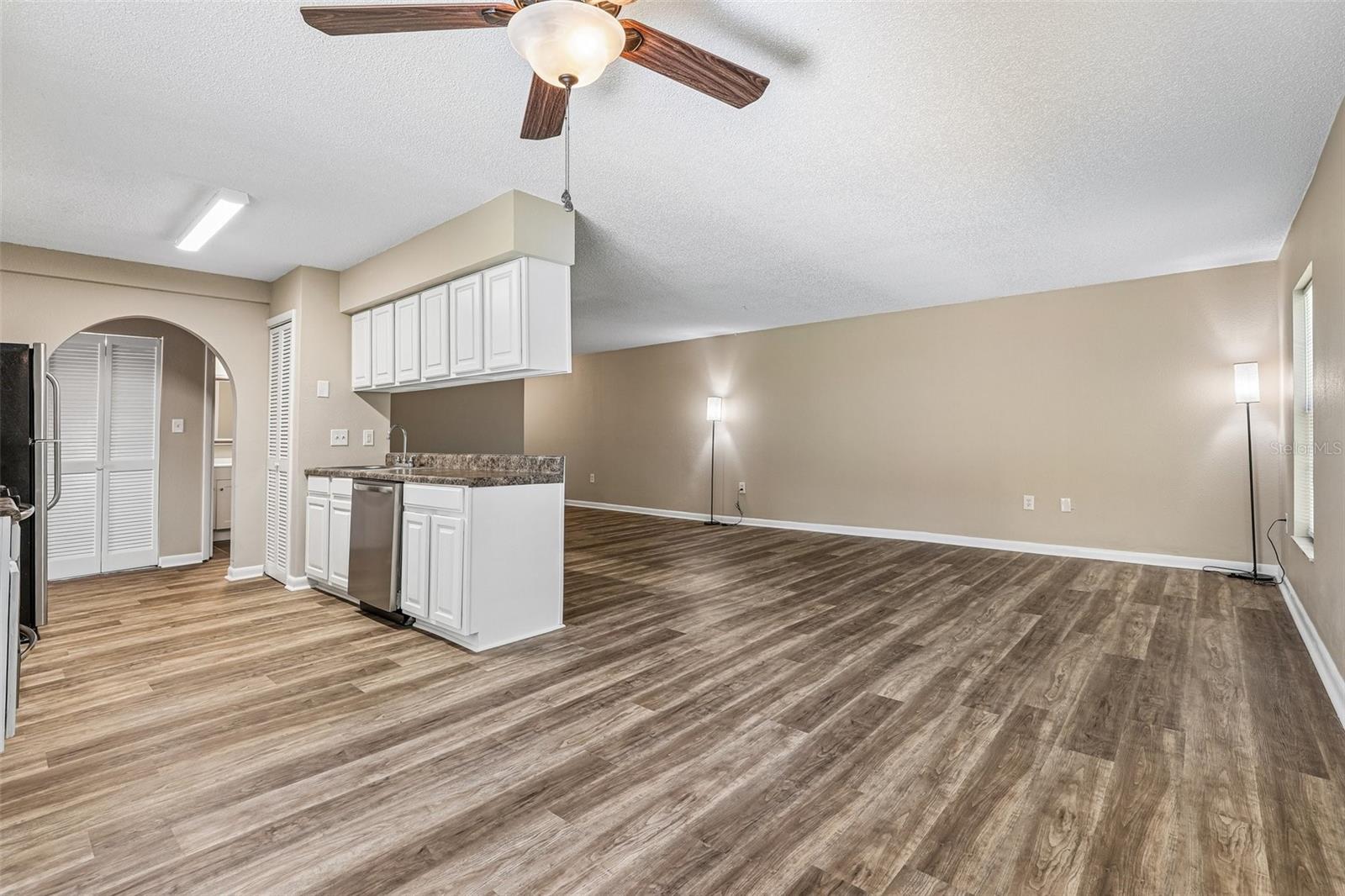 100 E OAK TERRACE DR #D2, LEESBURG, FL, 34748