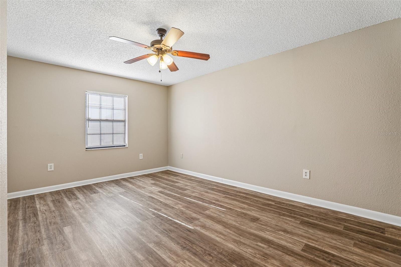 100 E OAK TERRACE DR #D2, LEESBURG, FL, 34748