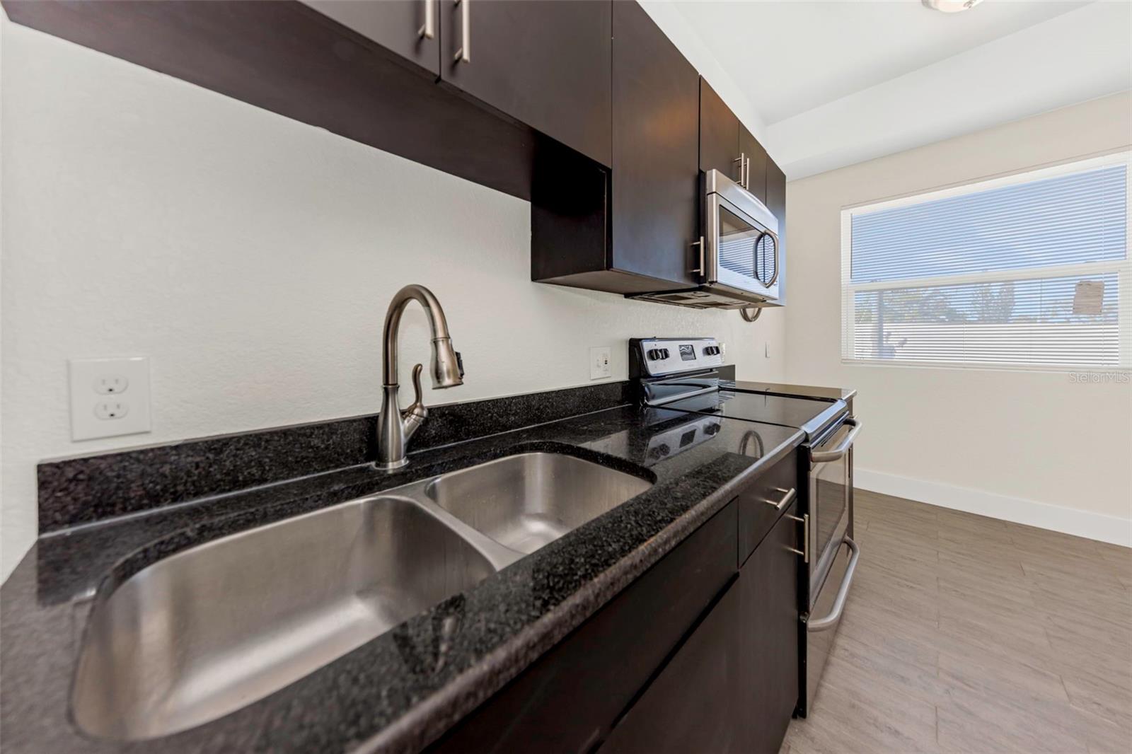 409 8TH ST N #8, ST PETERSBURG, FL, 33701