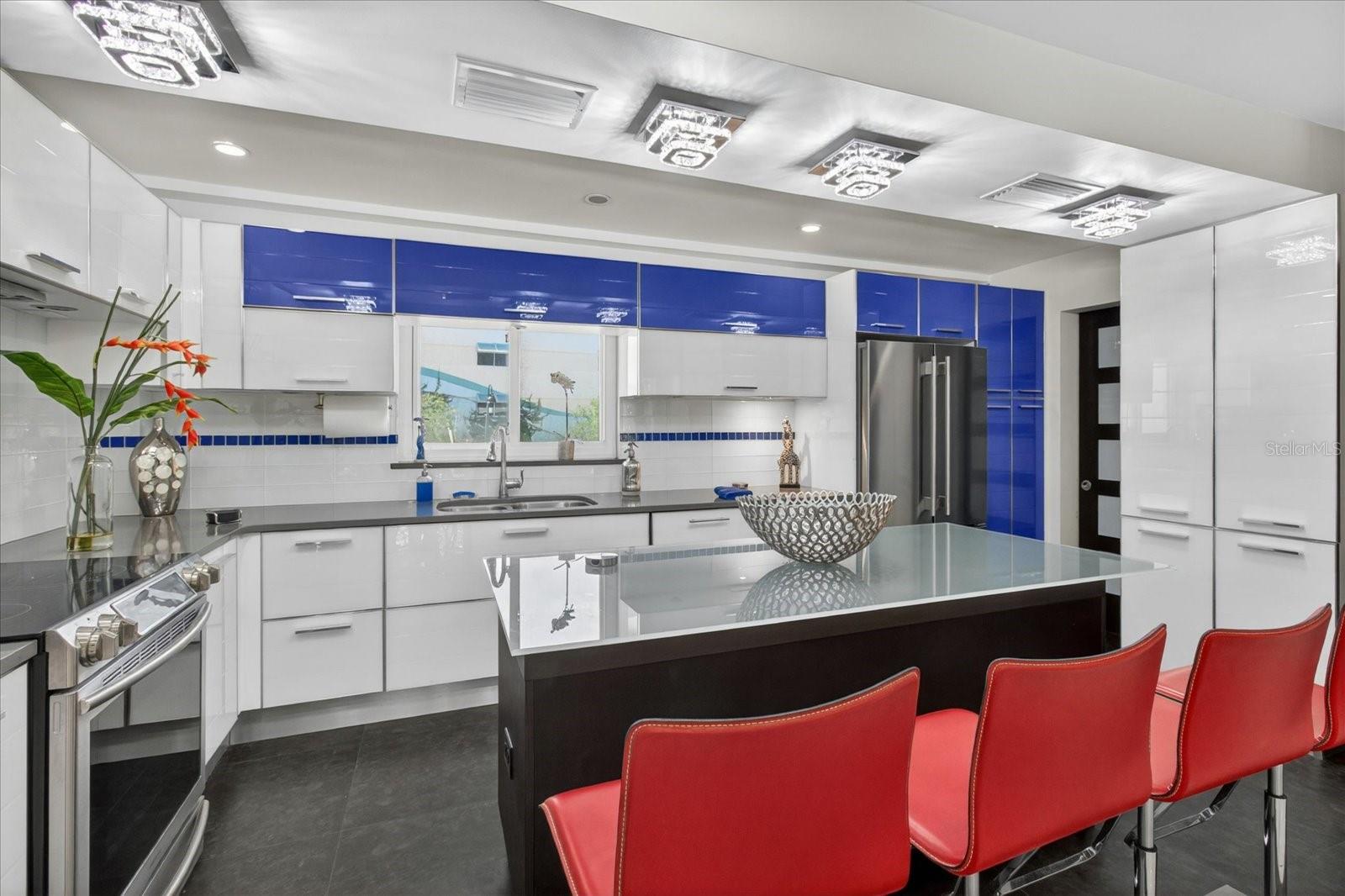 240 WINDWARD PSGE #1004, CLEARWATER BEACH, FL, 33767