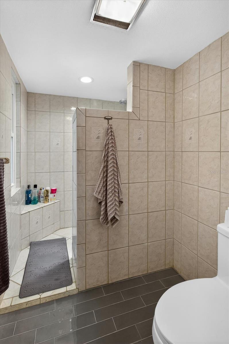 240 WINDWARD PSGE #1004, CLEARWATER BEACH, FL, 33767