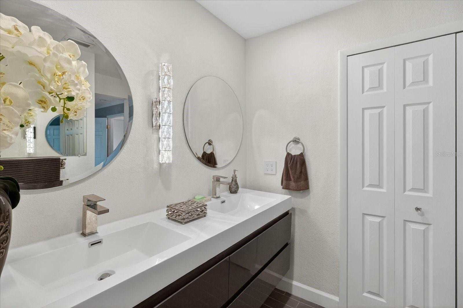 240 WINDWARD PSGE #1004, CLEARWATER BEACH, FL, 33767
