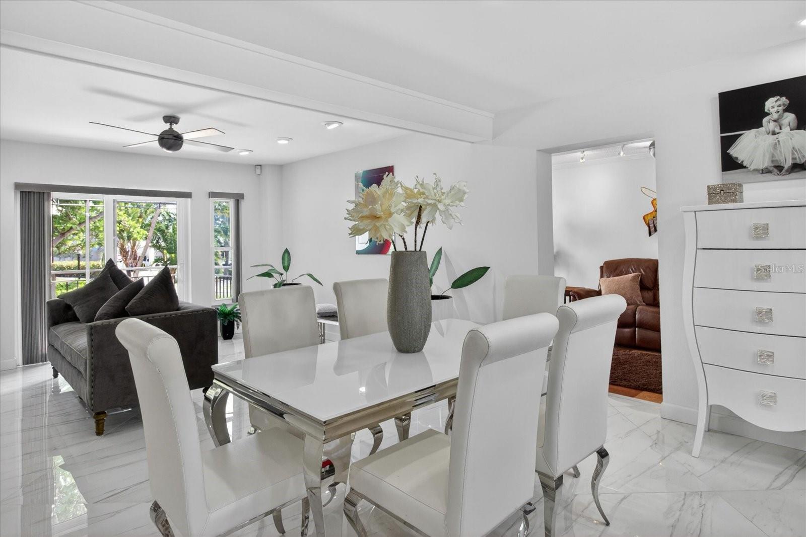 240 WINDWARD PSGE #1004, CLEARWATER BEACH, FL, 33767