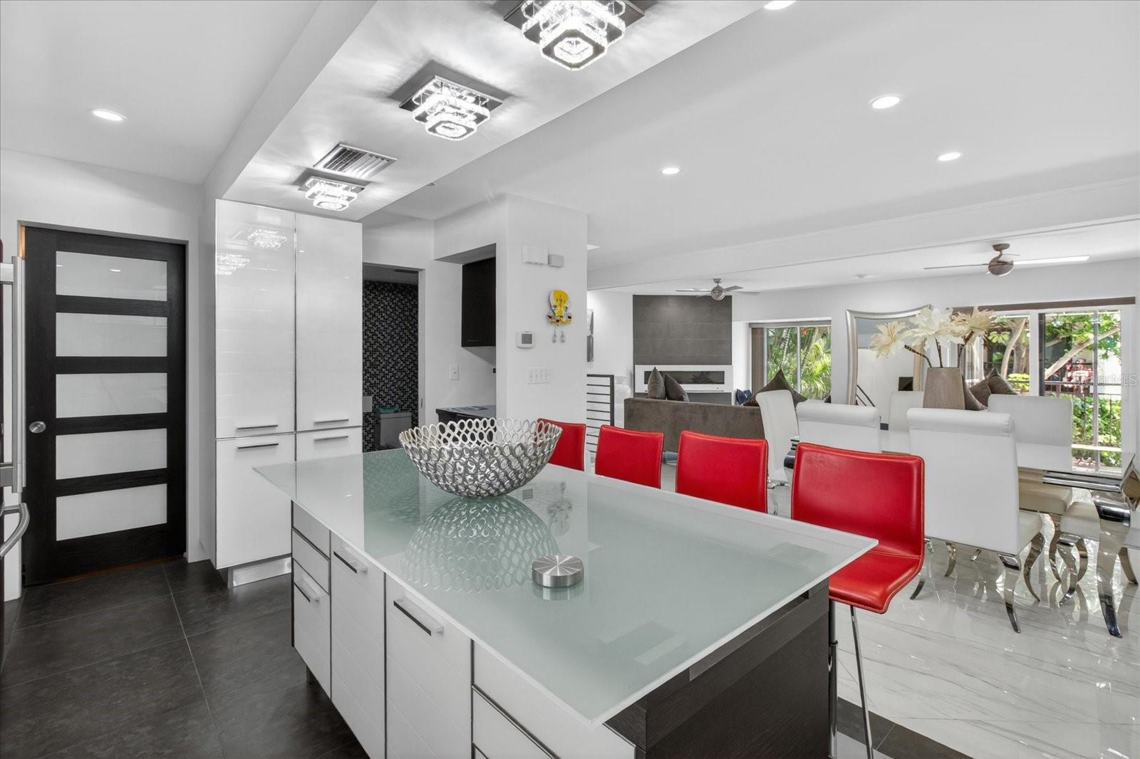 240 WINDWARD PSGE #1004, CLEARWATER BEACH, FL, 33767
