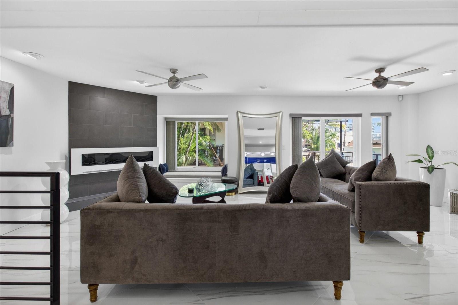 240 WINDWARD PSGE #1004, CLEARWATER BEACH, FL, 33767