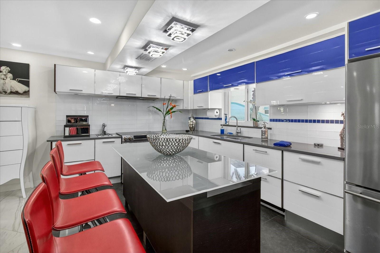 240 WINDWARD PSGE #1004, CLEARWATER BEACH, FL, 33767