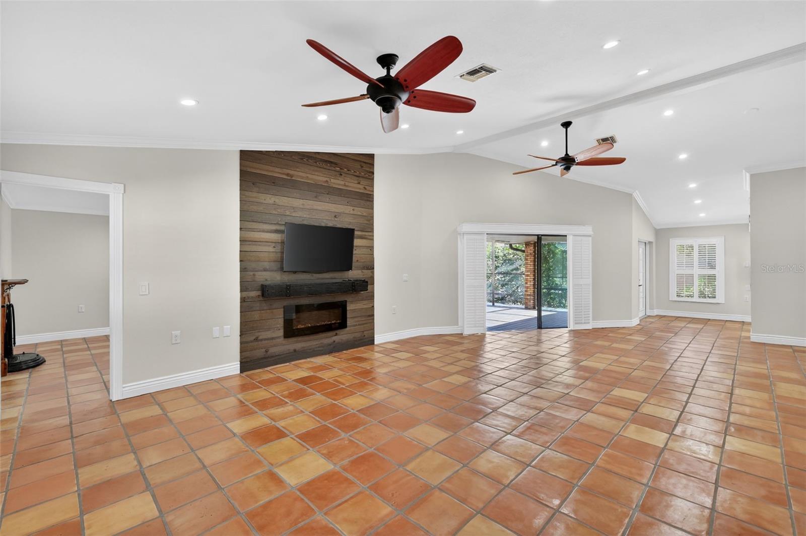 39 FOREST LN, EUSTIS, FL, 32726