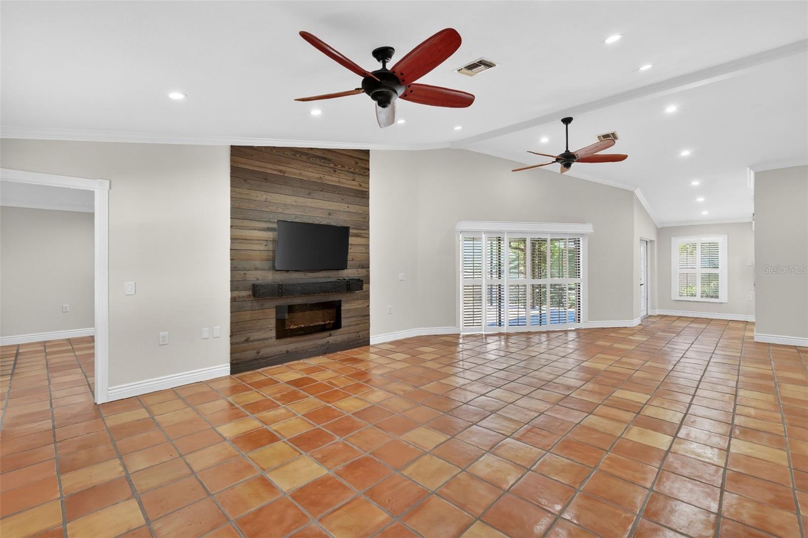 39 FOREST LN, EUSTIS, FL, 32726