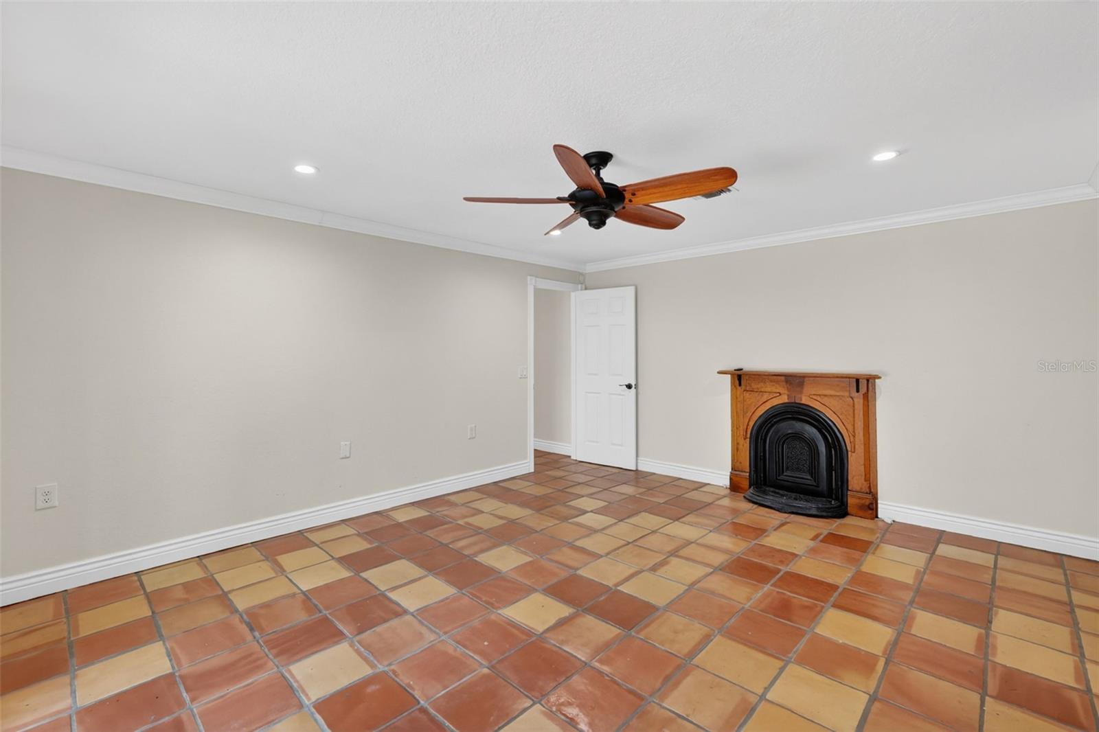 39 FOREST LN, EUSTIS, FL, 32726