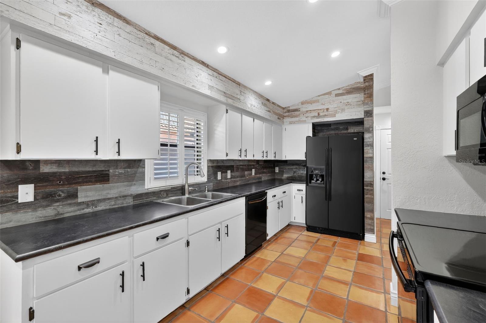 39 FOREST LN, EUSTIS, FL, 32726