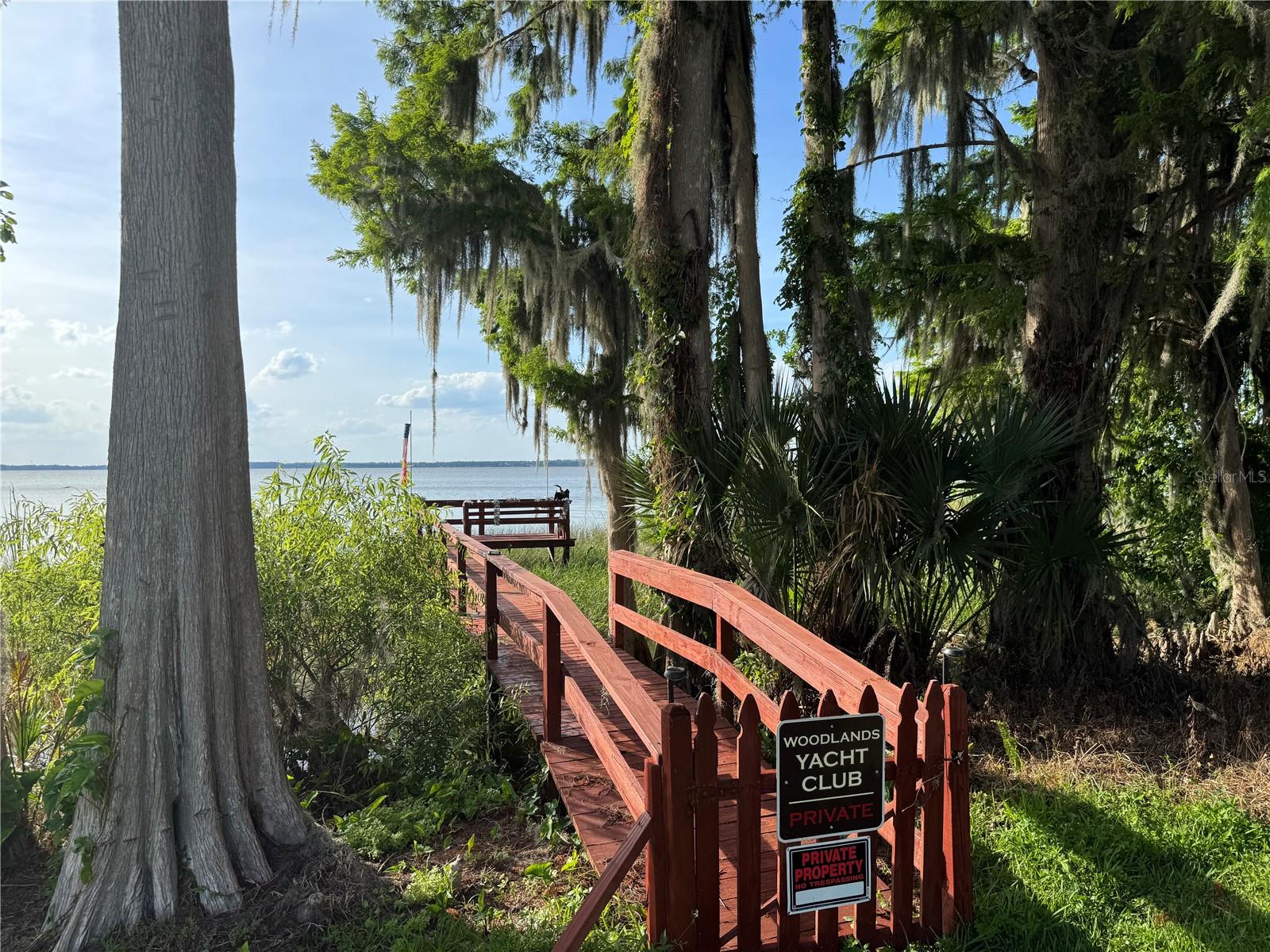 39 FOREST LN, EUSTIS, FL, 32726