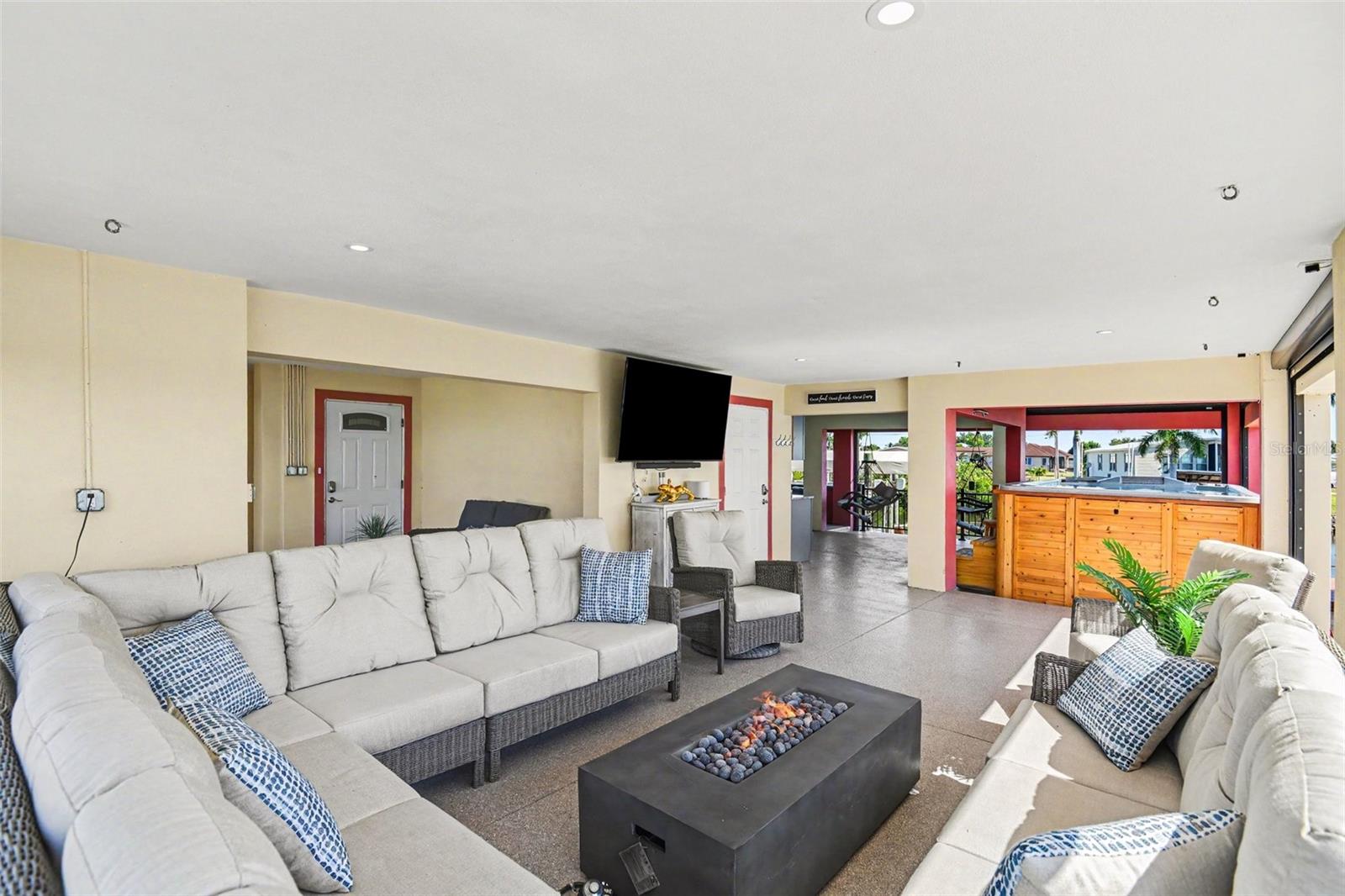 604 TAHITI CT, PUNTA GORDA, FL, 33950