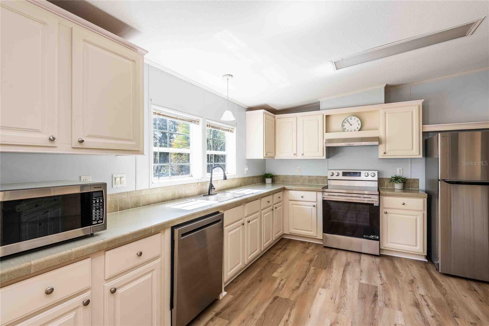 14221 HURRICANE DR, WEEKI WACHEE, FL, 34614