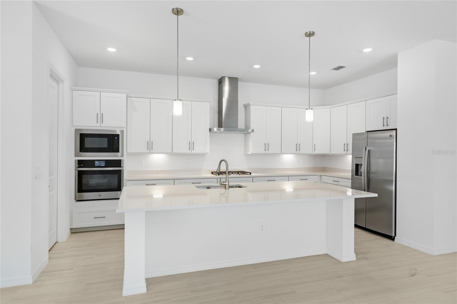19156 CHERRYSTONE WAY, LAKEWOOD RANCH, FL, 34211
