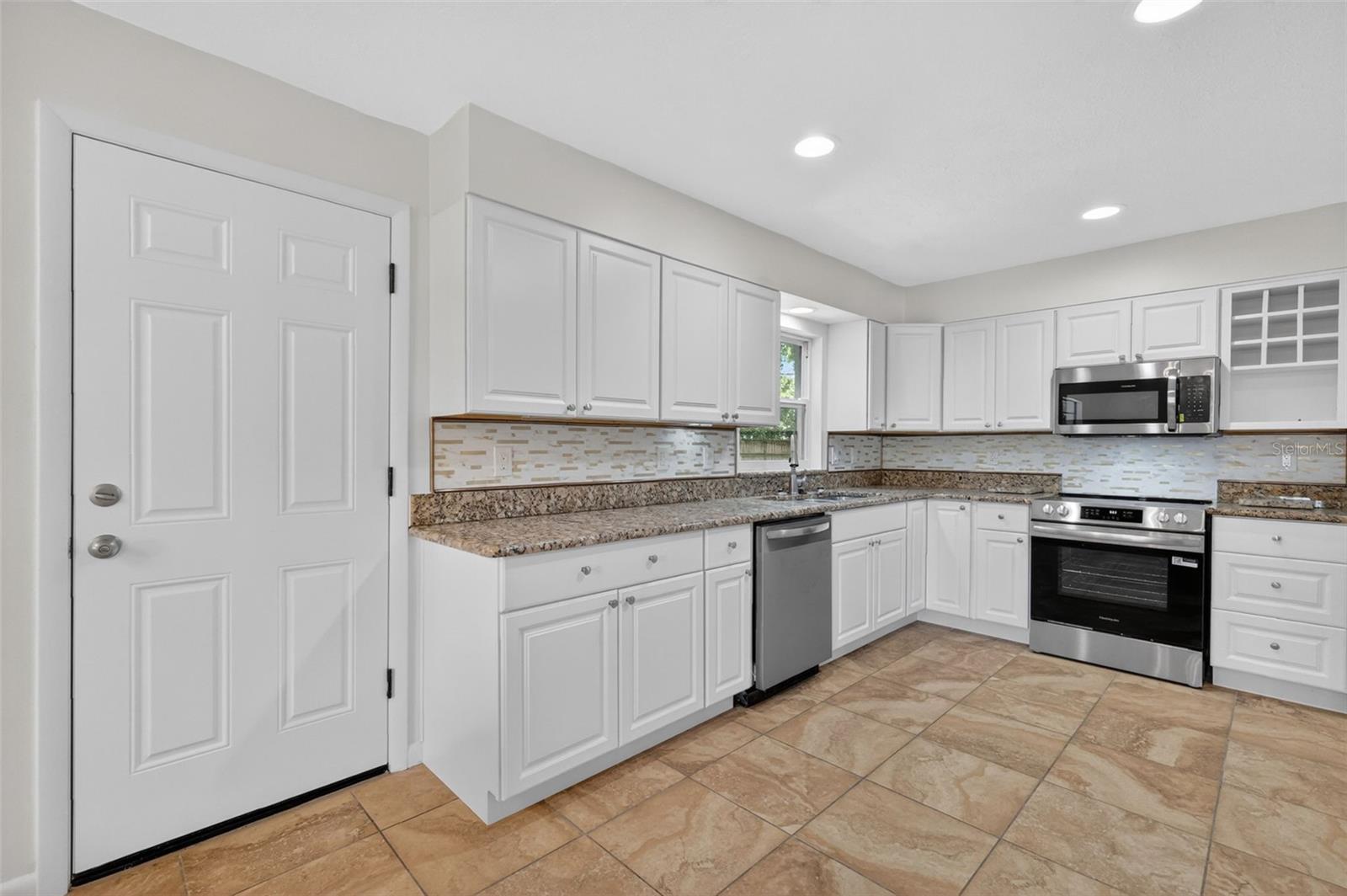 60 OUTLOOK ST, UMATILLA, FL, 32784