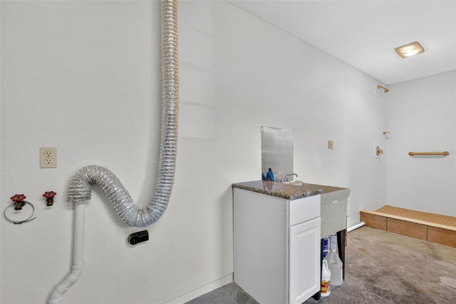 60 OUTLOOK ST, UMATILLA, FL, 32784