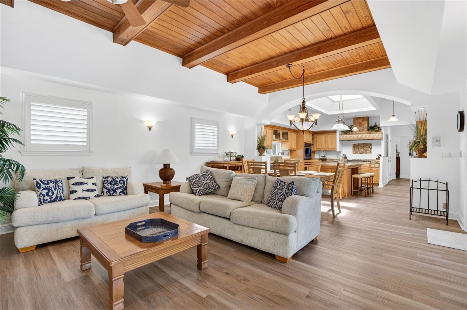 831 MANDALAY AVE, CLEARWATER BEACH, FL, 33767