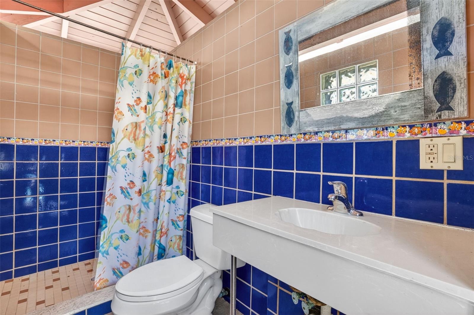 831 MANDALAY AVE, CLEARWATER BEACH, FL, 33767