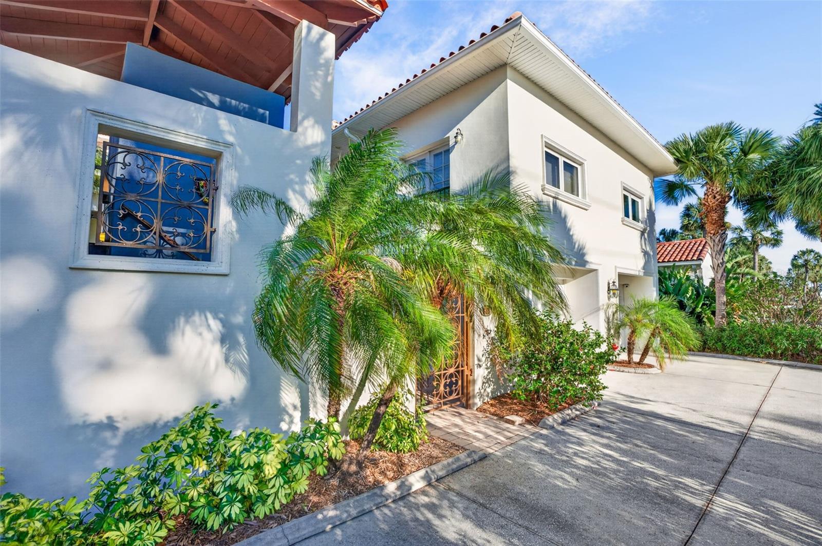 831 MANDALAY AVE, CLEARWATER BEACH, FL, 33767