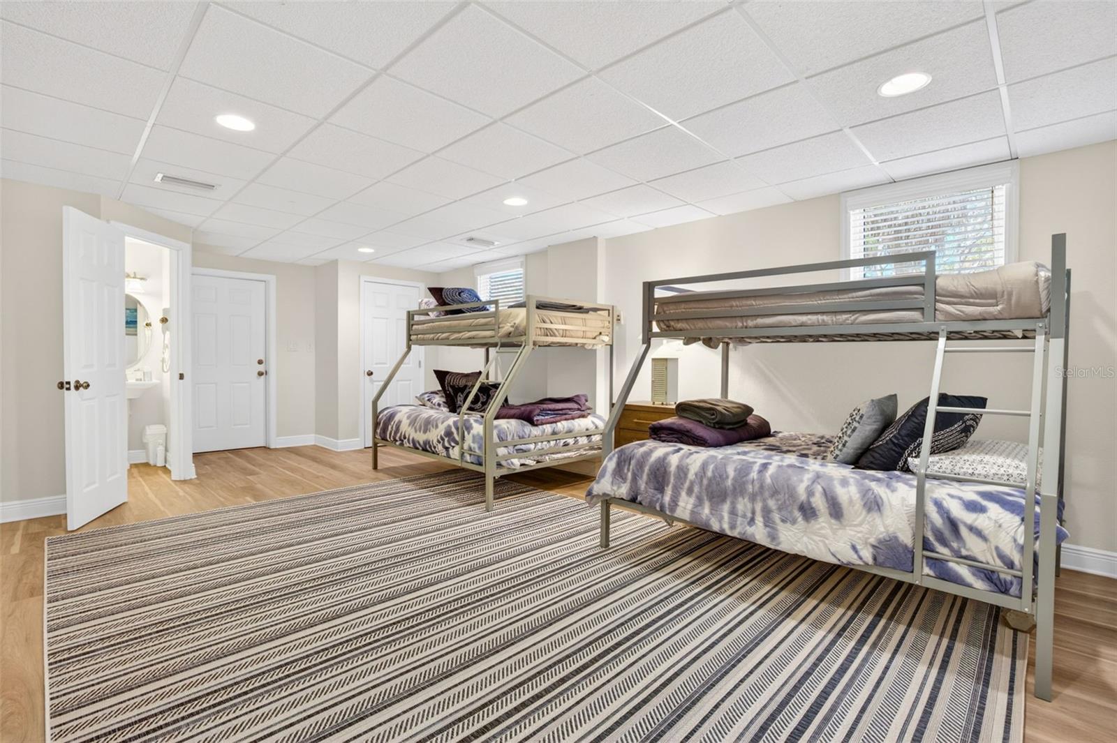 831 MANDALAY AVE, CLEARWATER BEACH, FL, 33767