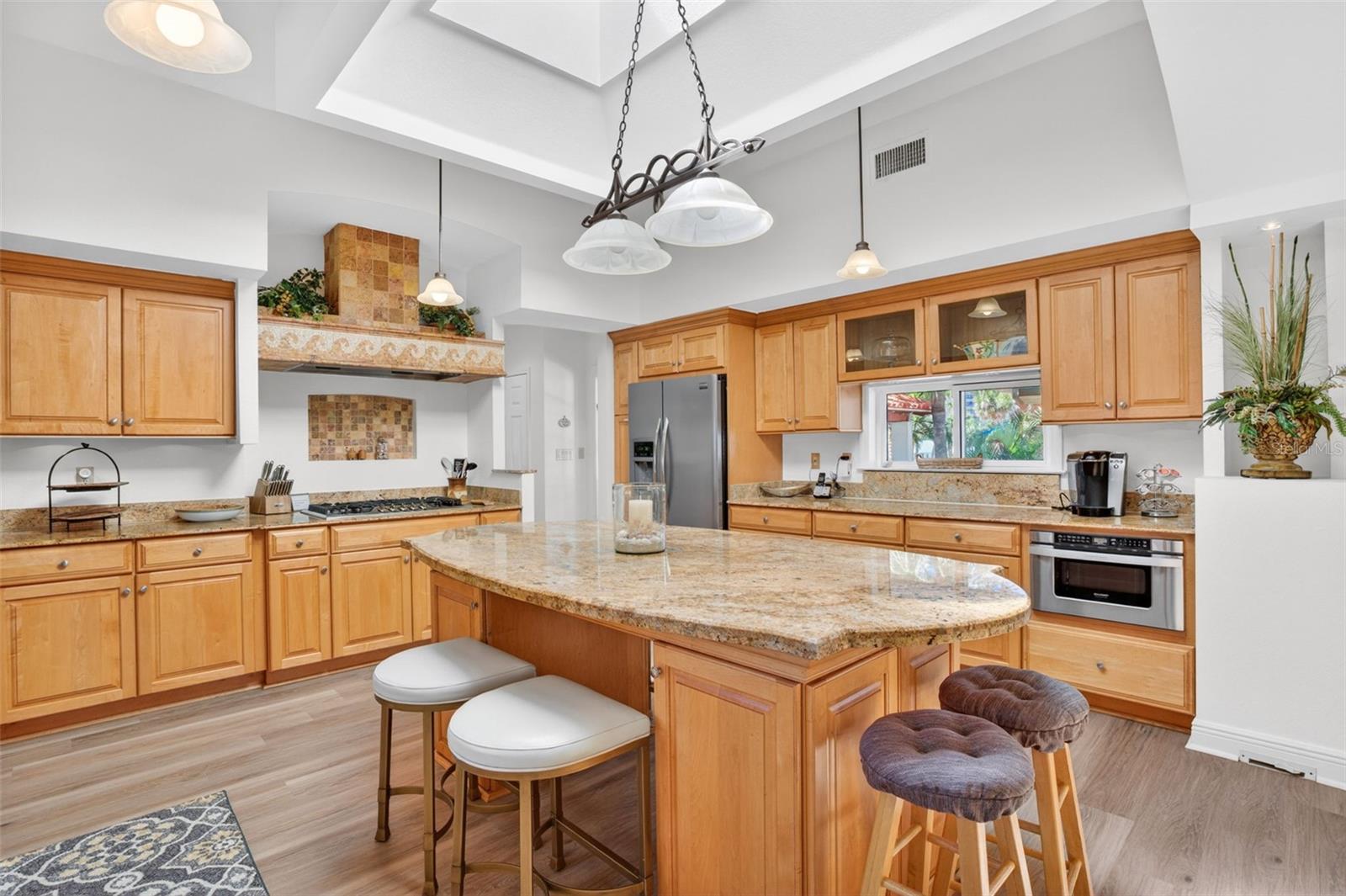831 MANDALAY AVE, CLEARWATER BEACH, FL, 33767