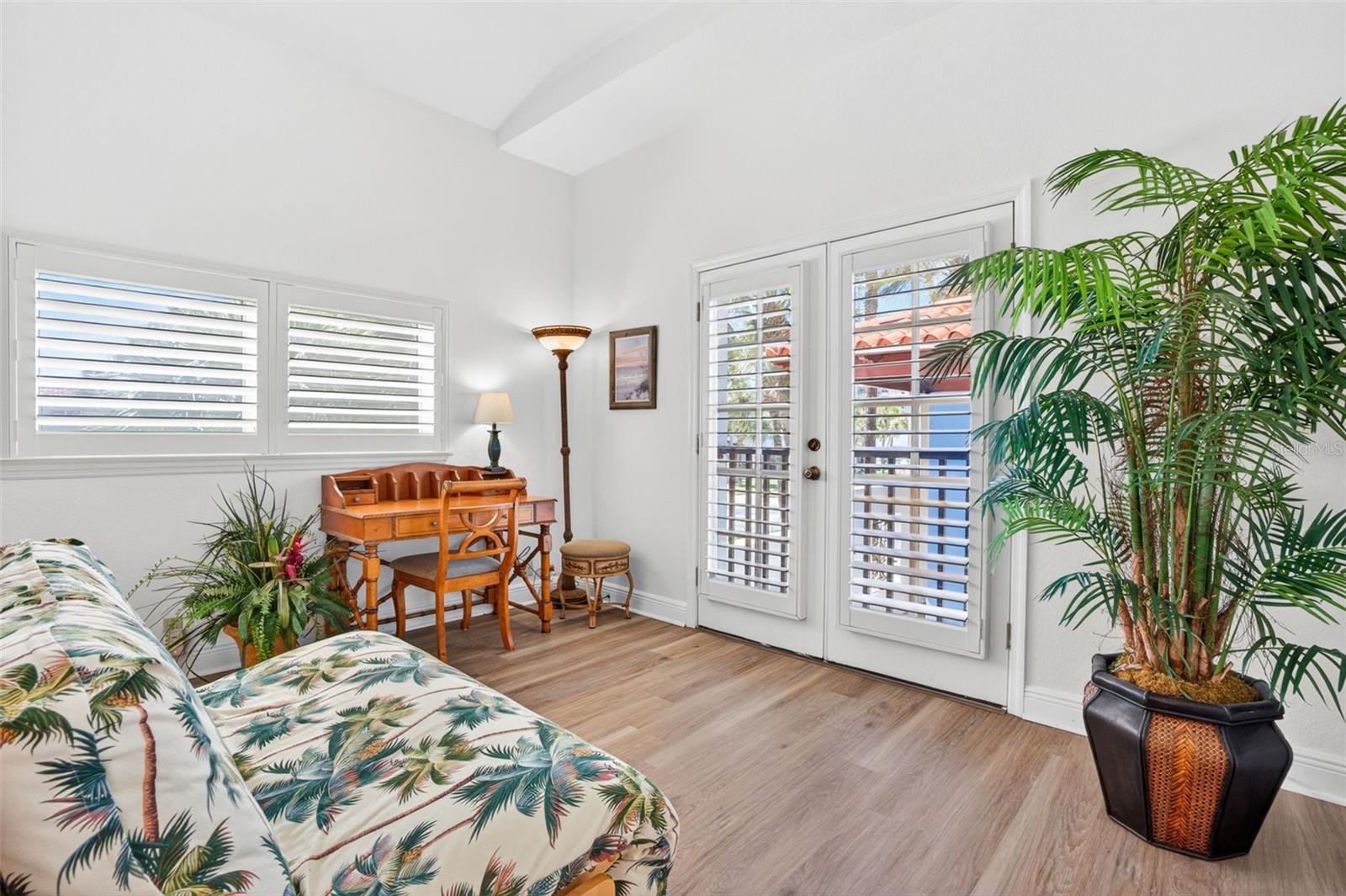 831 MANDALAY AVE, CLEARWATER BEACH, FL, 33767