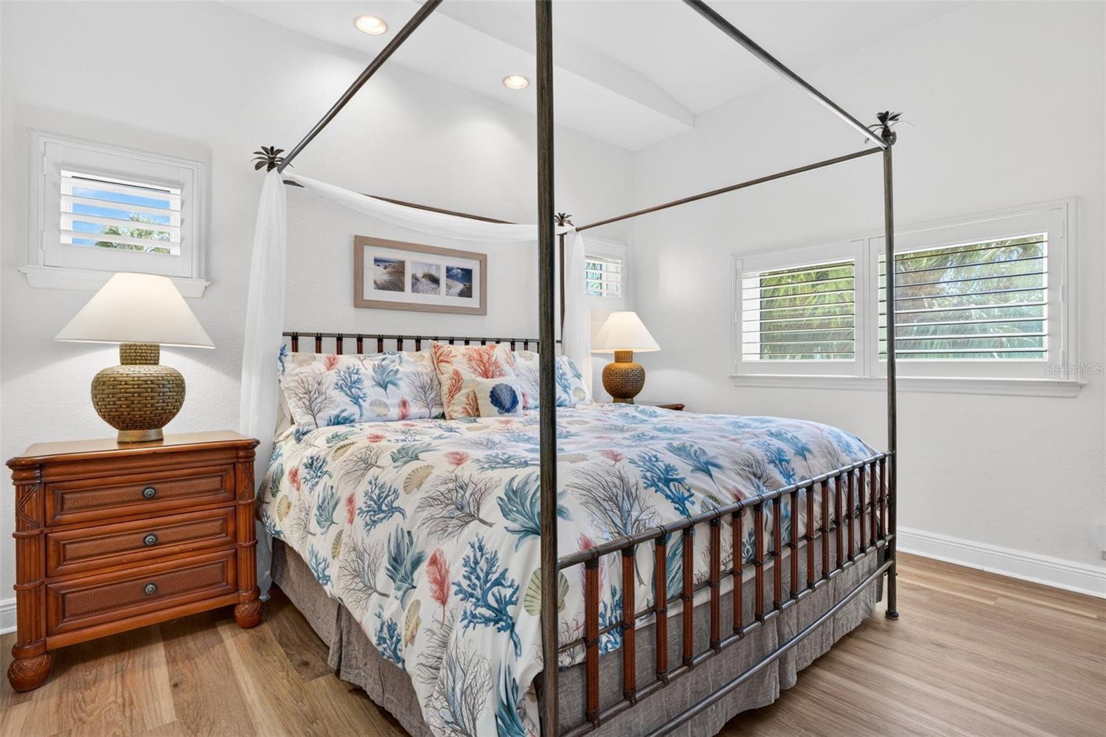 831 MANDALAY AVE, CLEARWATER BEACH, FL, 33767